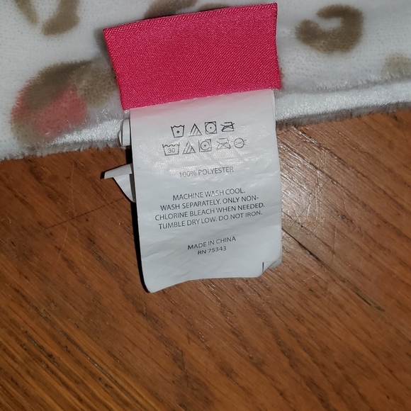 Isaac Mizrahi Animal Print Fleece Blanket - Picture 5 of 9